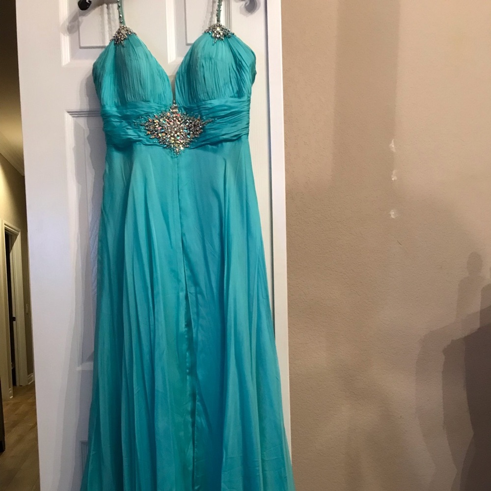 Dress - Picture 3 of 4